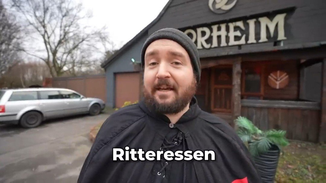 Ankündigung eines Ritteressens vor dem Thorheim